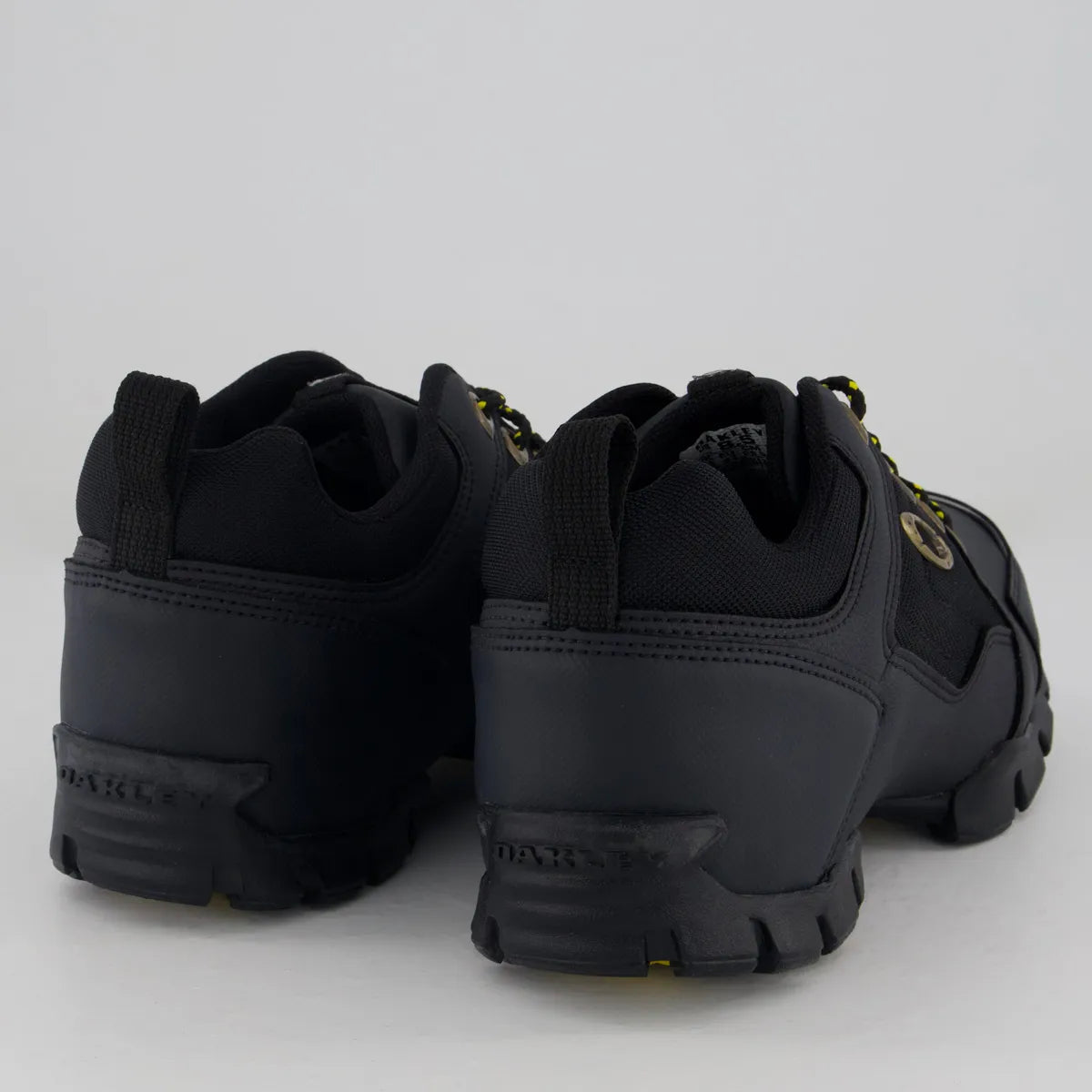 Tênis Oakley Halftrack Low II Preto e Dourado